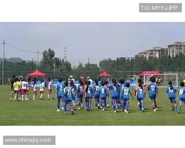 帅小伙勇闯绿茵场与足球明星展开一场惊心动魄的对决之旅